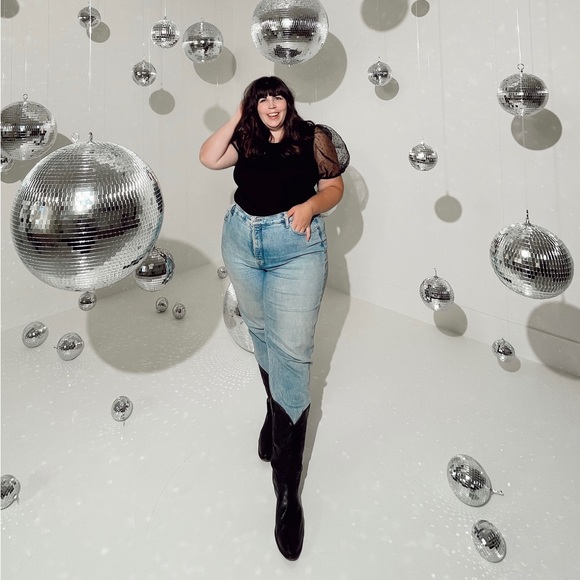 Meet your Posher, Connie - Picture 1 of 1